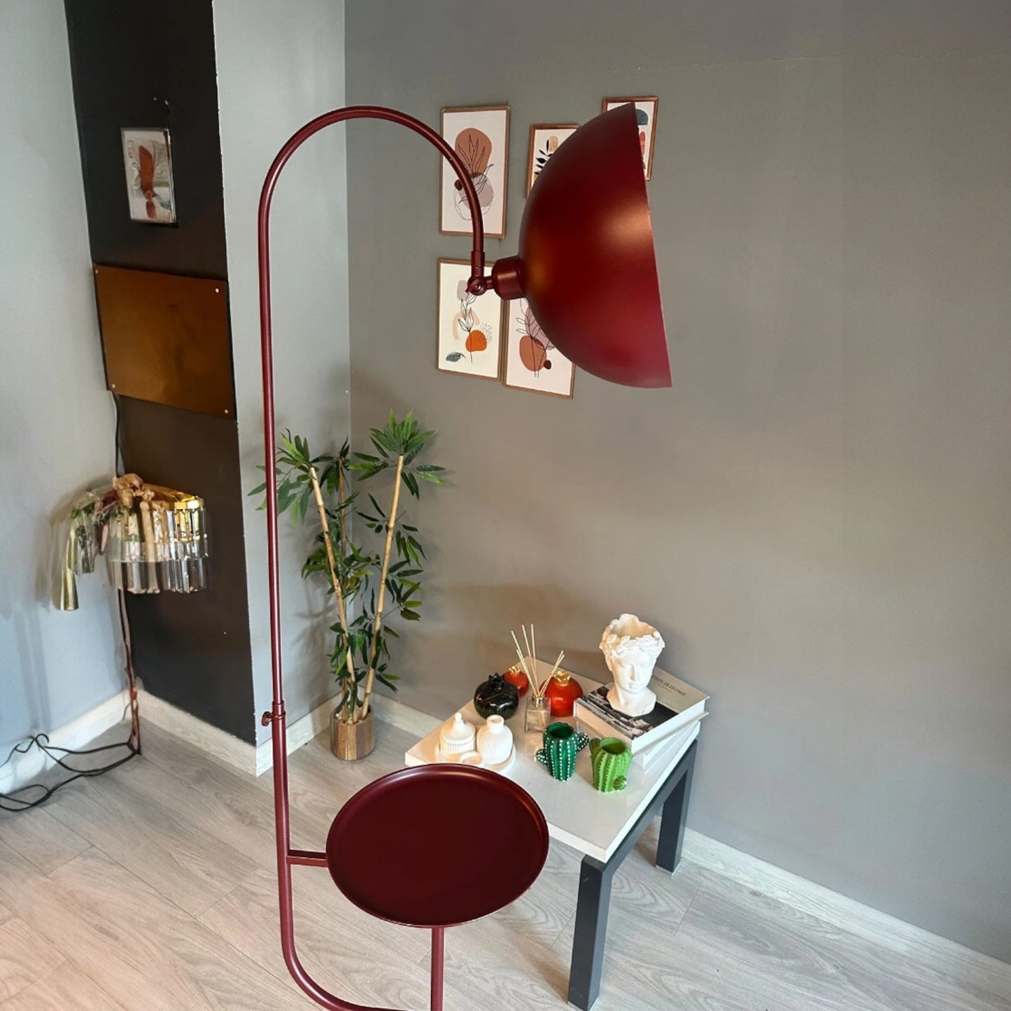 Stehlampe Gorkiede Stehleuchte Metall, E27 Fassung, verstellbarer Lampenschirm, Stehleuchte mit Ablage