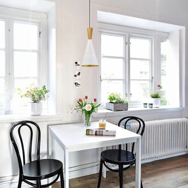 Dekorativer Metall-Kronleuchter