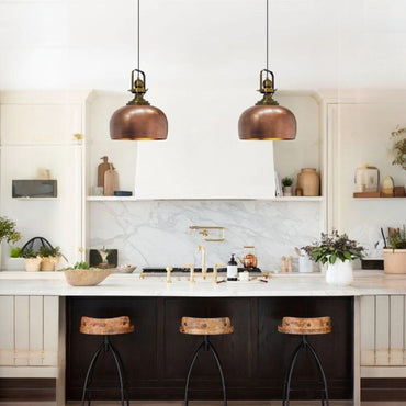 Einzelner Kronleuchter mit Getrommeltem Metallkopf