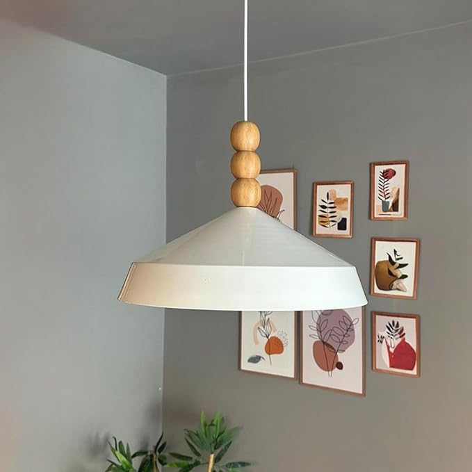 Lema Pendelleuchte aus Holz mit Drei Perlen