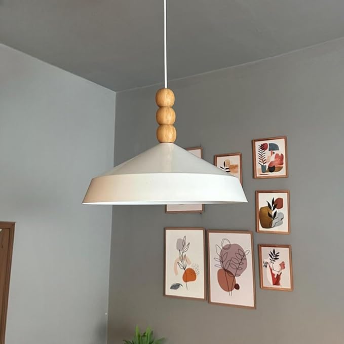 Lema Pendelleuchte aus Holz mit Drei Perlen