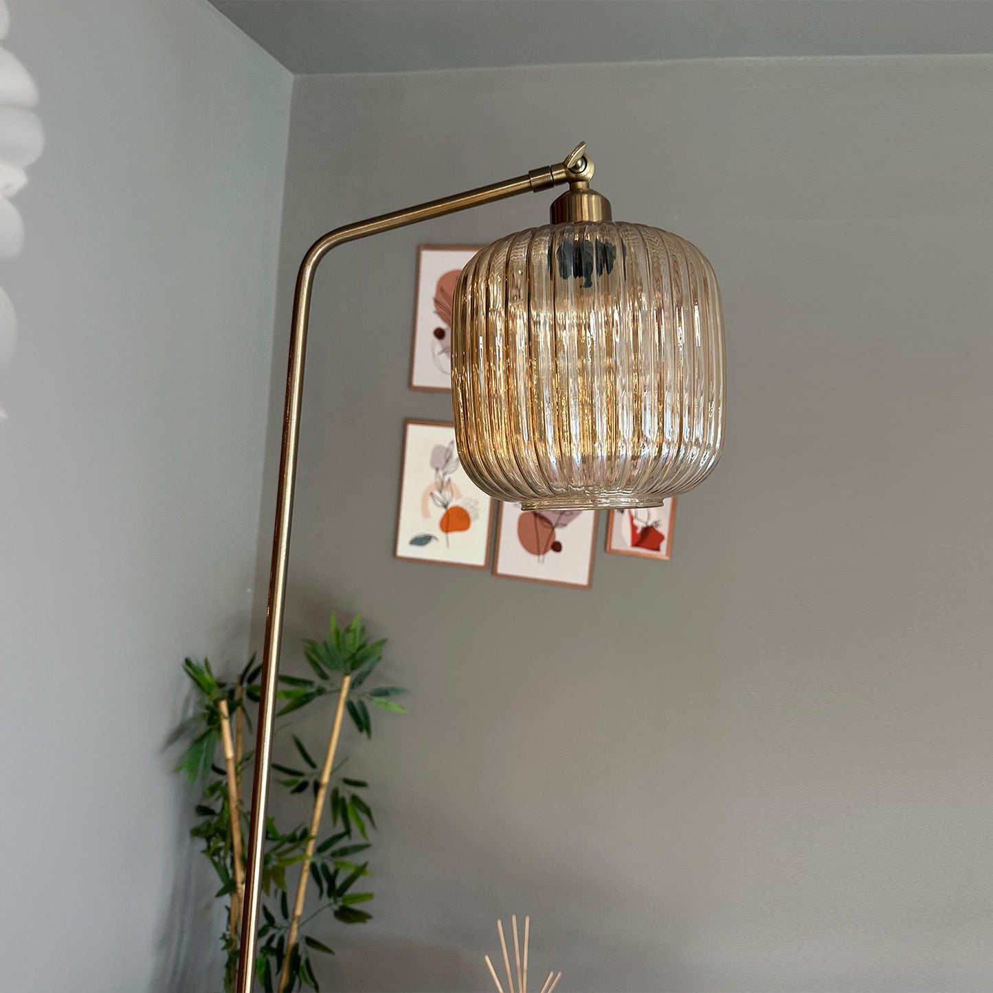Honigfarbene Glas-Stehlampe