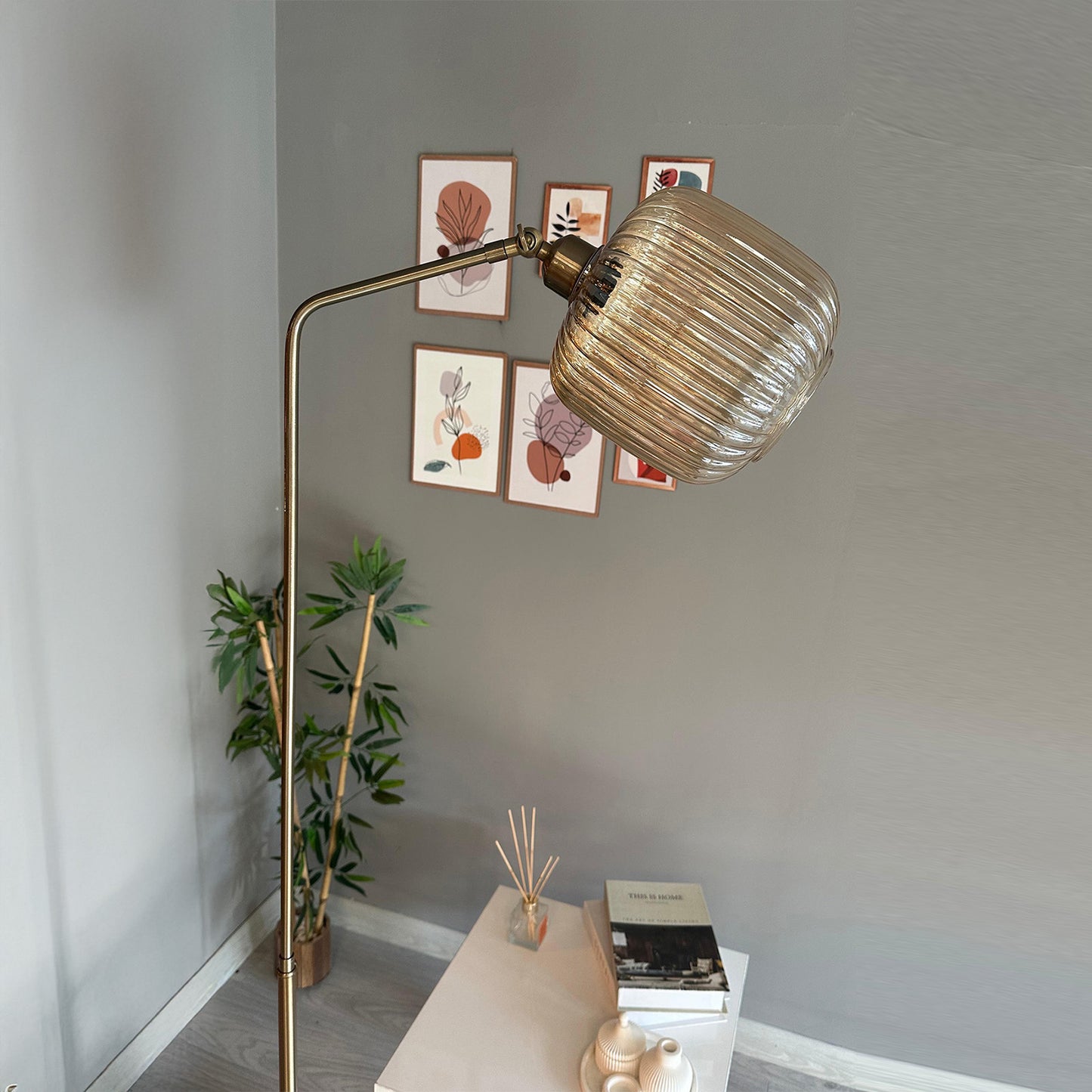 Honigfarbene Glas-Stehlampe