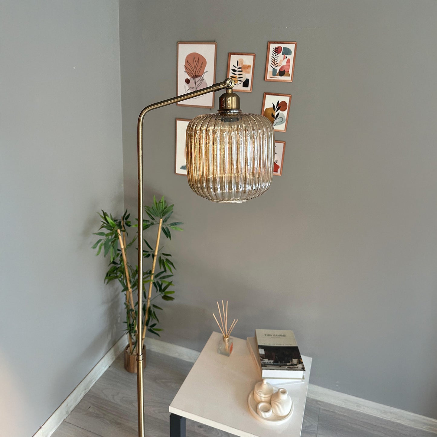 Honigfarbene Glas-Stehlampe