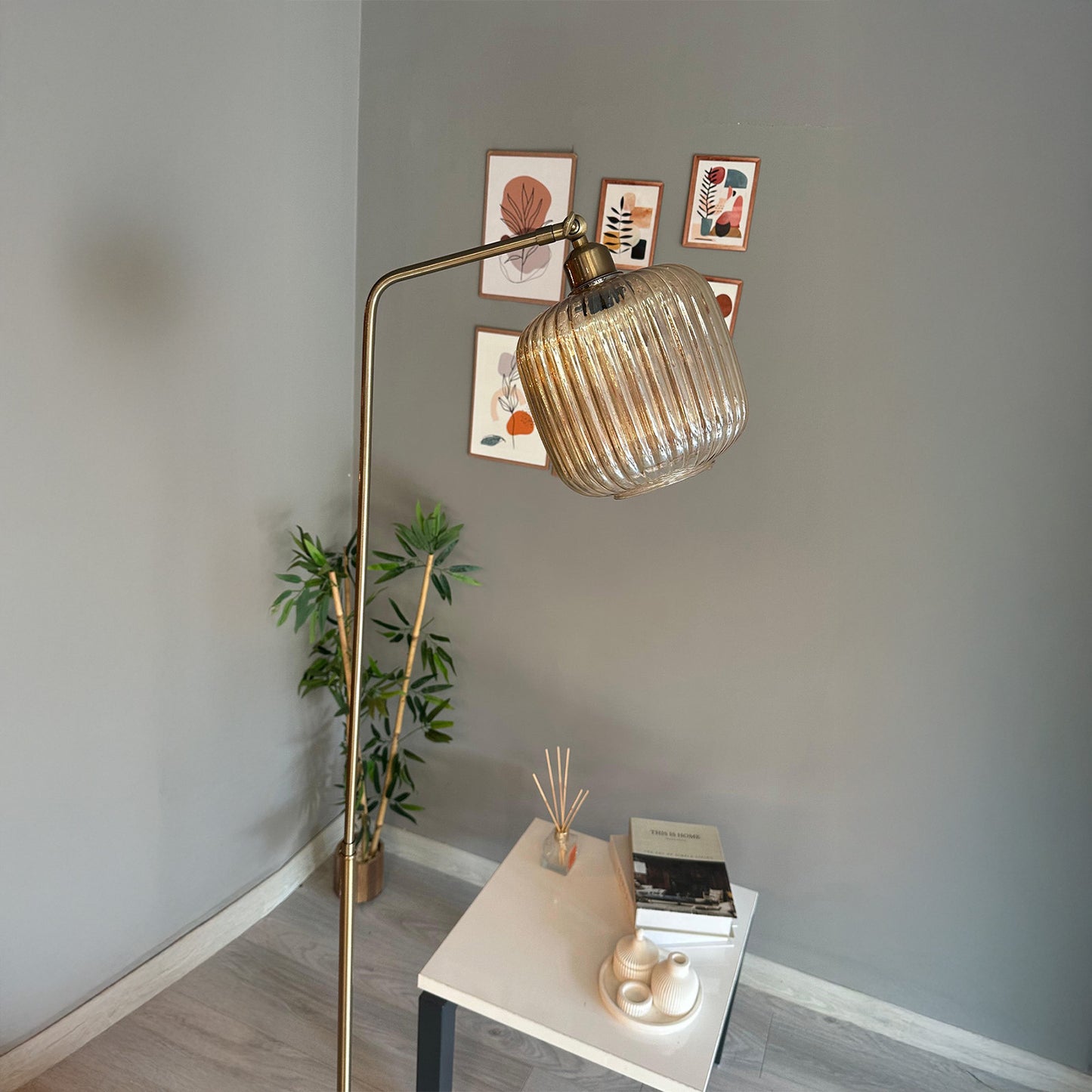 Honigfarbene Glas-Stehlampe