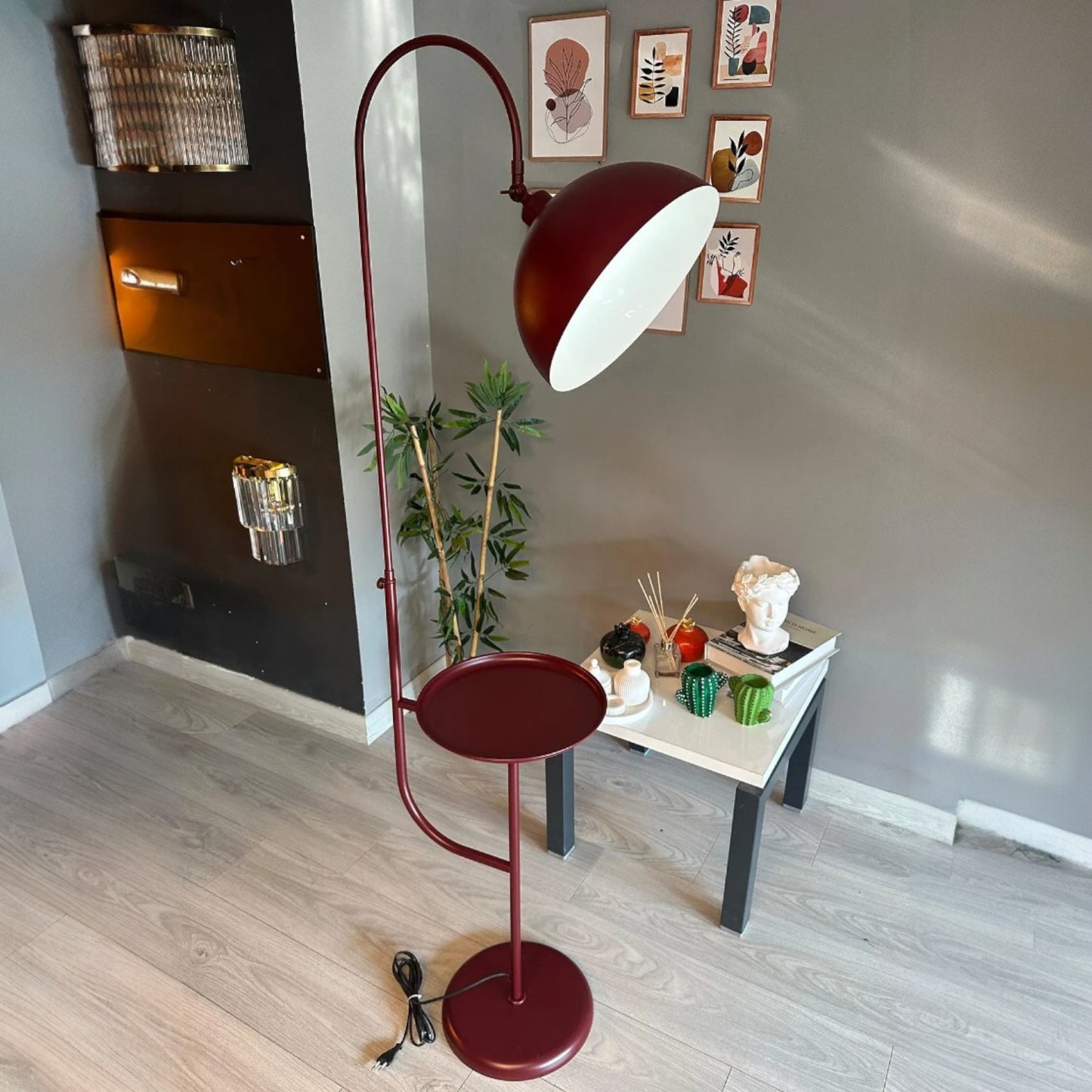 Stehlampe Gorkiede Stehleuchte Metall, E27 Fassung, verstellbarer Lampenschirm, Stehleuchte mit Ablage
