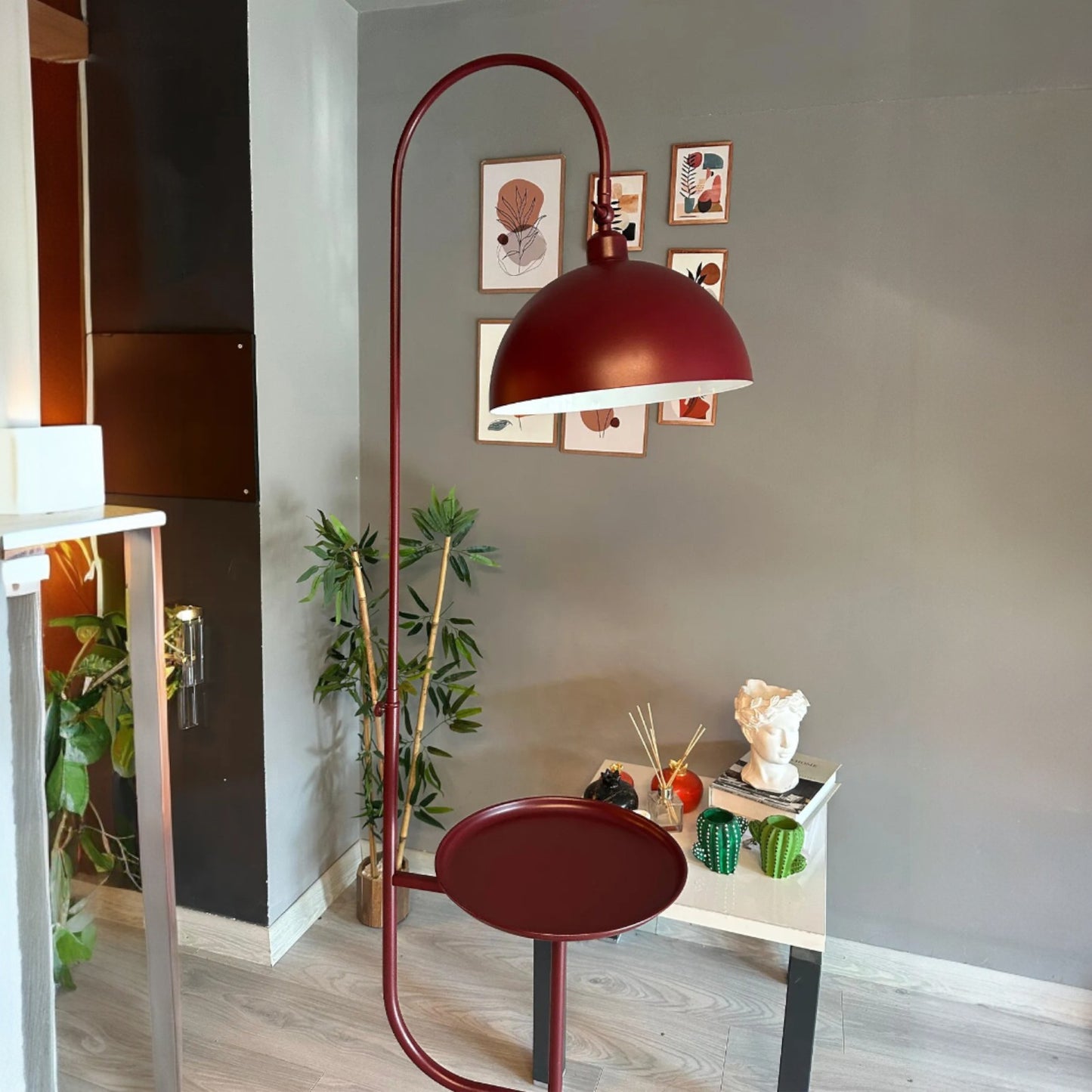 Stehlampe Gorkiede Stehleuchte Metall, E27 Fassung, verstellbarer Lampenschirm, Stehleuchte mit Ablage