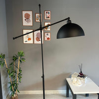 Stehlampe aus Metall mit E27, verstellbarer Lampenschirm