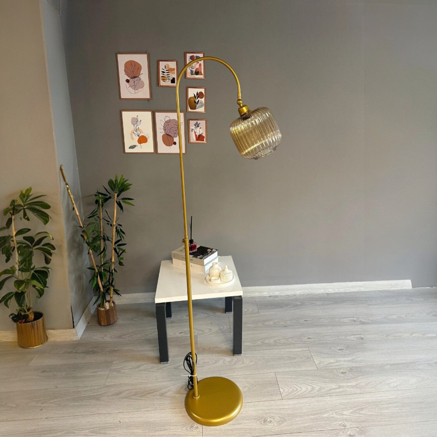 Tumbled Elaris Head Moderne dekorative Metall Stehleuchte