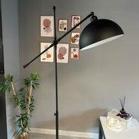 Stehlampe aus Metall mit E27, verstellbarer Lampenschirm