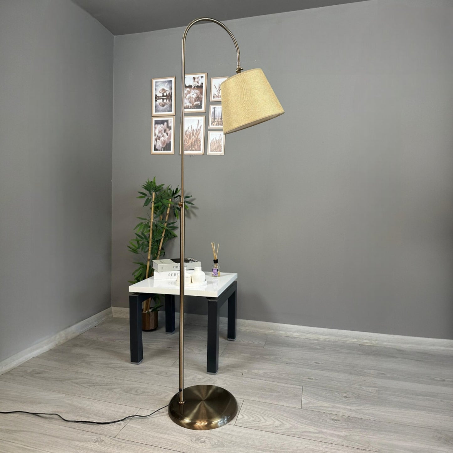 Stehlampe UCotella Bewegender Ufo Kopf Moderne Dekorative Metall Stehlampe