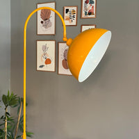 Stehlampe Gorkiede Stehleuchte Metall, E27 Fassung, verstellbarer Lampenschirm, Stehleuchte mit Ablage