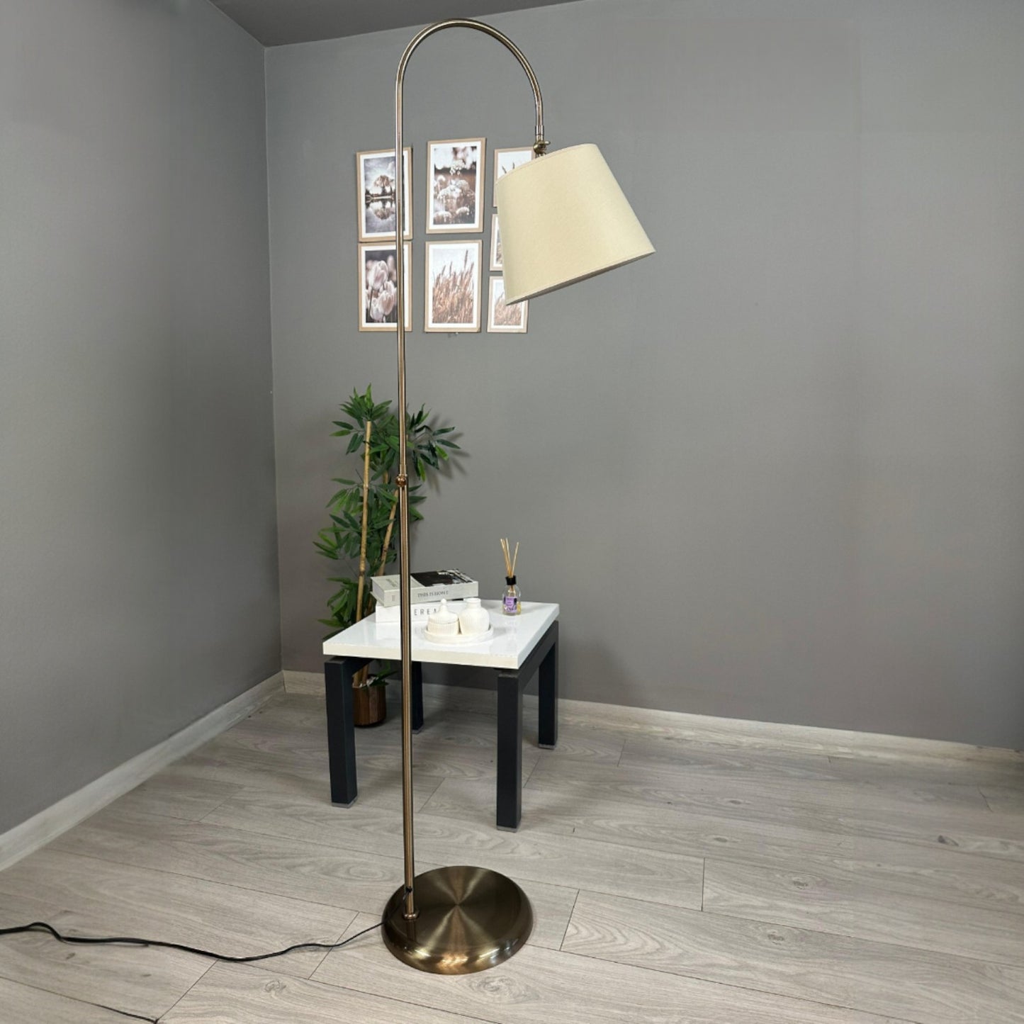 Stehlampe UCotella Bewegender Ufo Kopf Moderne Dekorative Metall Stehlampe