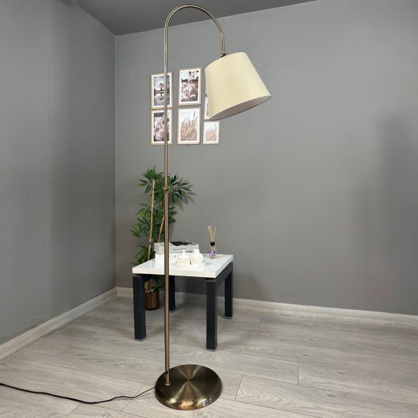 Stehlampe UCotella Bewegender Ufo Kopf Moderne Dekorative Metall Stehlampe