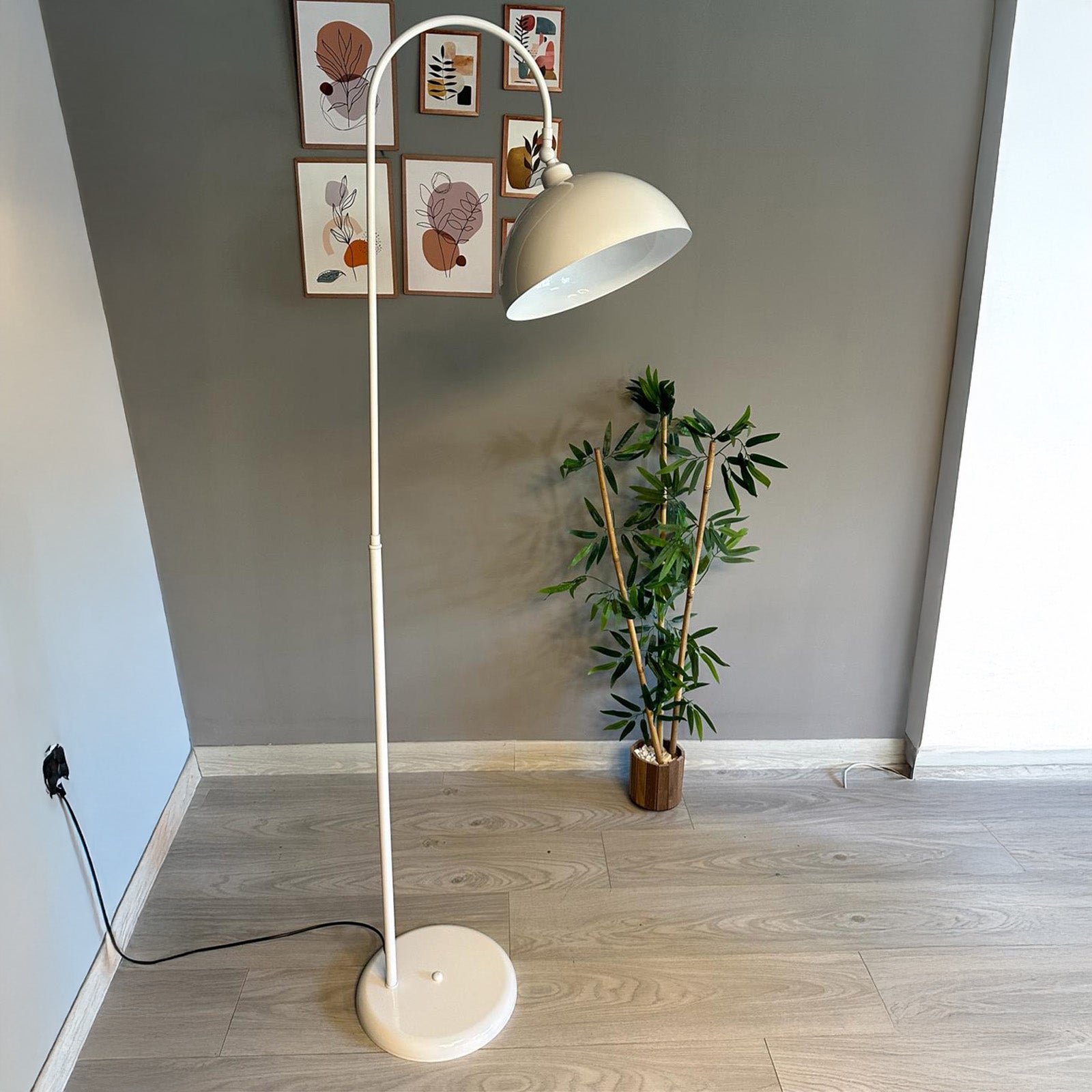 Stehlampe Moderne Stehlampe aus Metall mit E27, verstellbarer Lampenschirm
