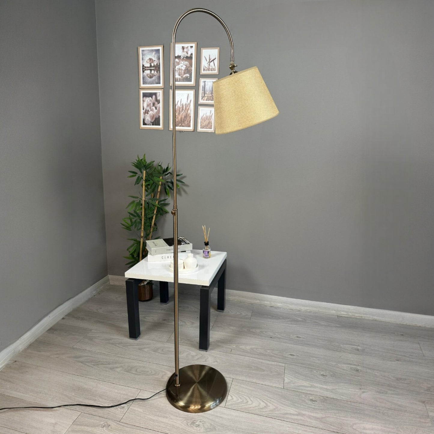 Stehlampe UCotella Bewegender Ufo Kopf Moderne Dekorative Metall Stehlampe