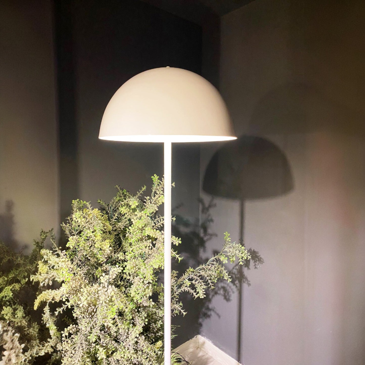 Stehlampe Moderne Stehlampe aus Metall mit E27, verstellbarer Lampenschirm