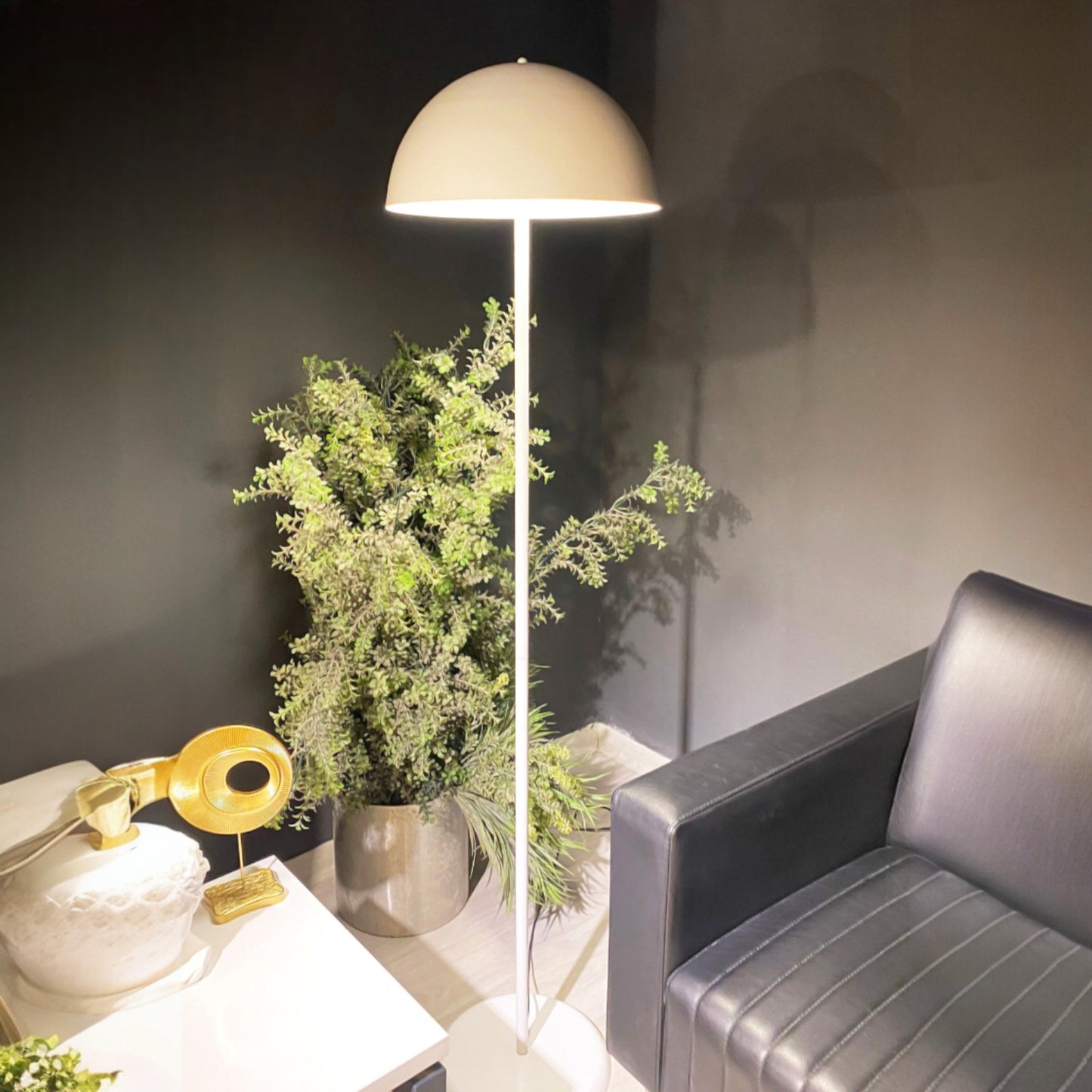 Stehlampe Moderne Stehlampe aus Metall mit E27, verstellbarer Lampenschirm