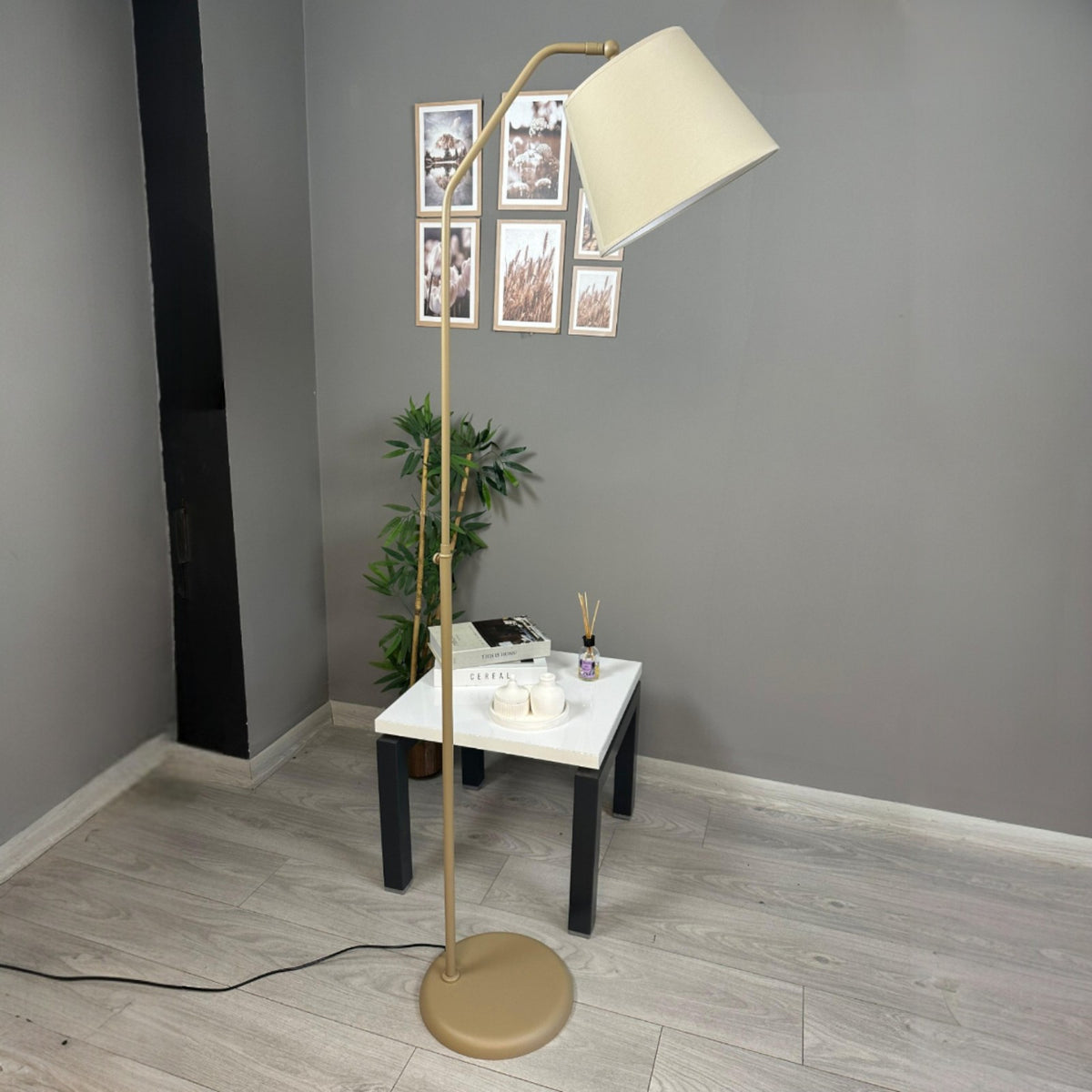 Stehlampe Cotella Bewegender Ufo Kopf Moderne Dekorative Metall Stehlampe